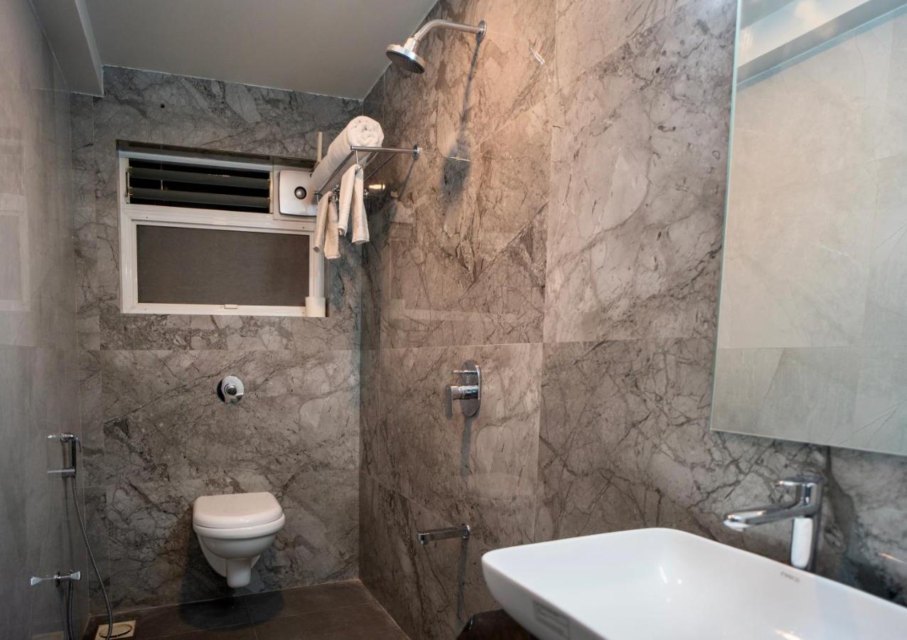 Hotel Oberon Solapur Eksteriør bilde